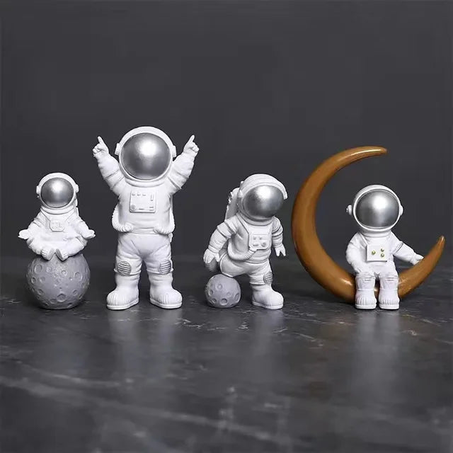 4 pcs Astronaut Figure Statue