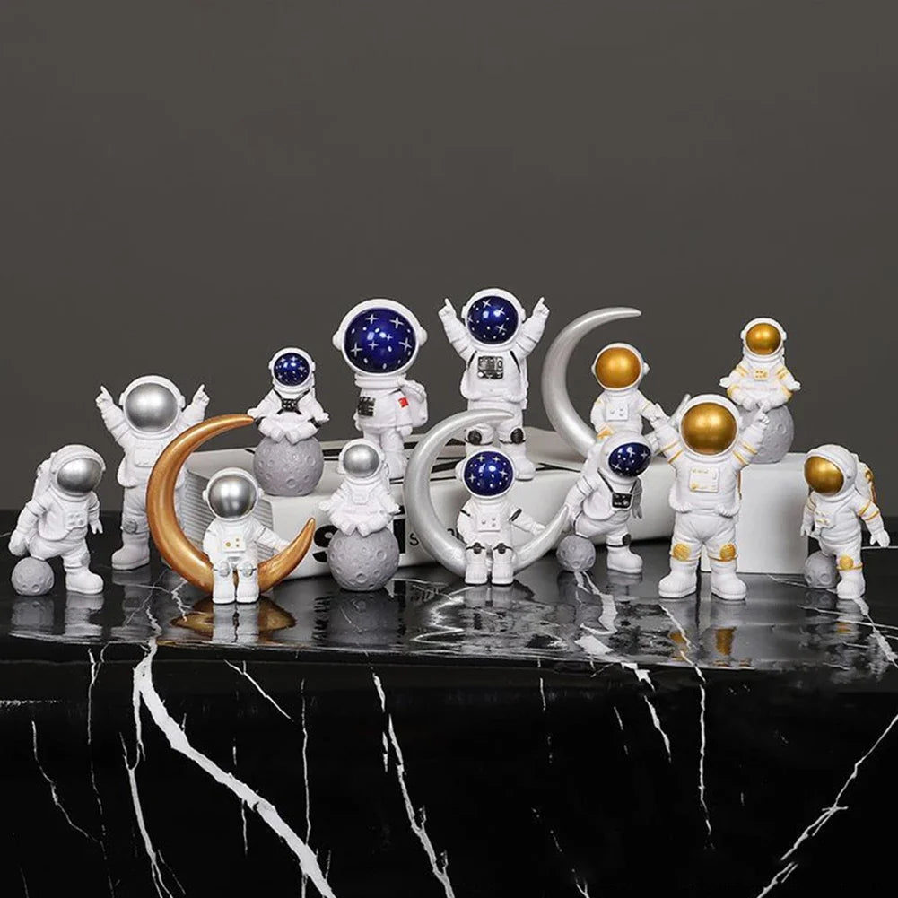 4 pcs Astronaut Figure Statue