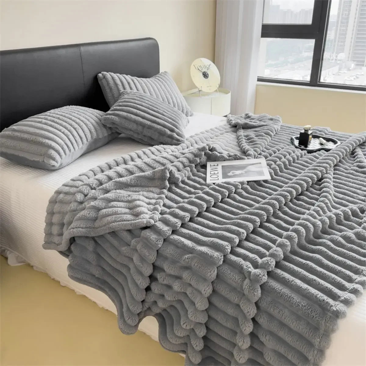 Solid color multifunctional blanket